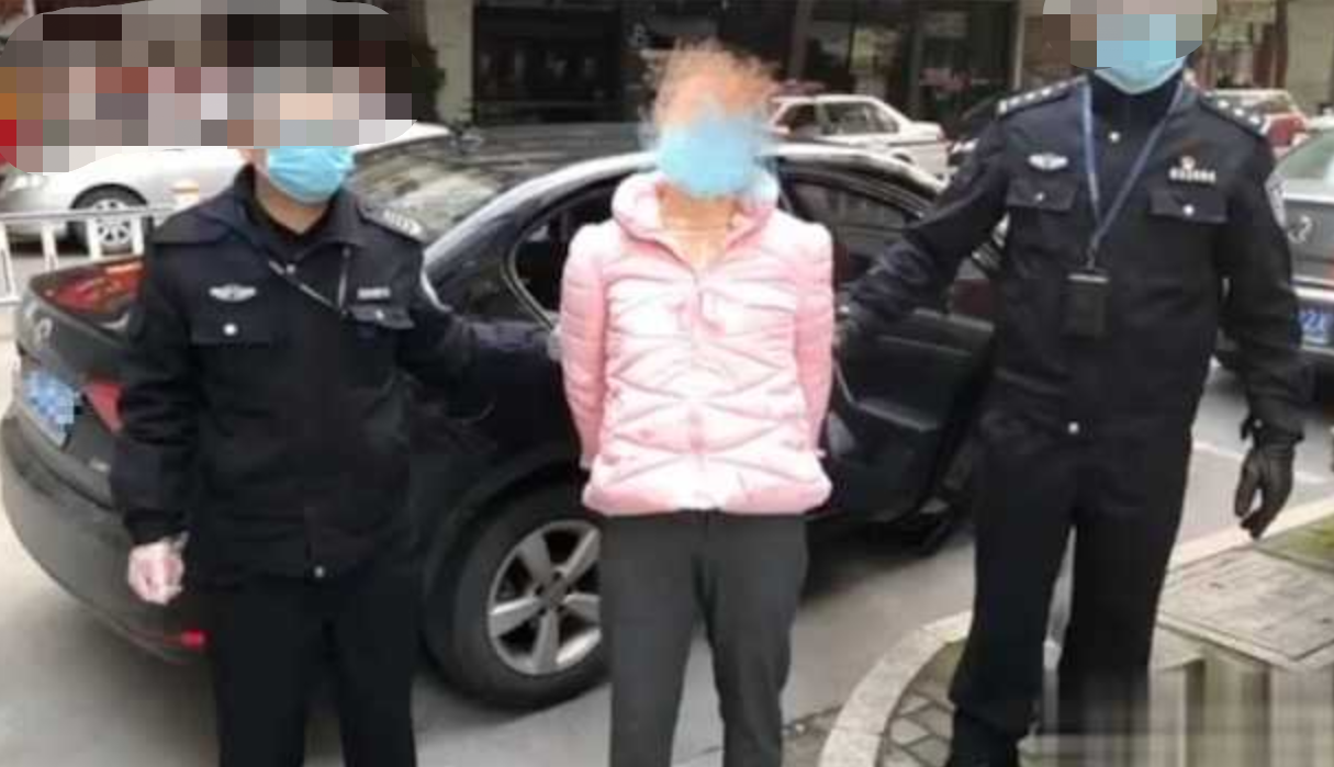 女子暴力抗拒防疫隔离 挥刀叫嚣：你过来我就砍