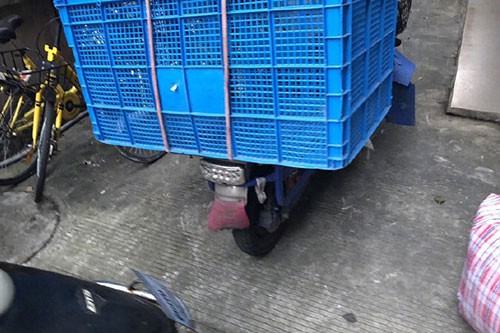 快递员强暴女客户 朋友称其奋力反抗40分钟