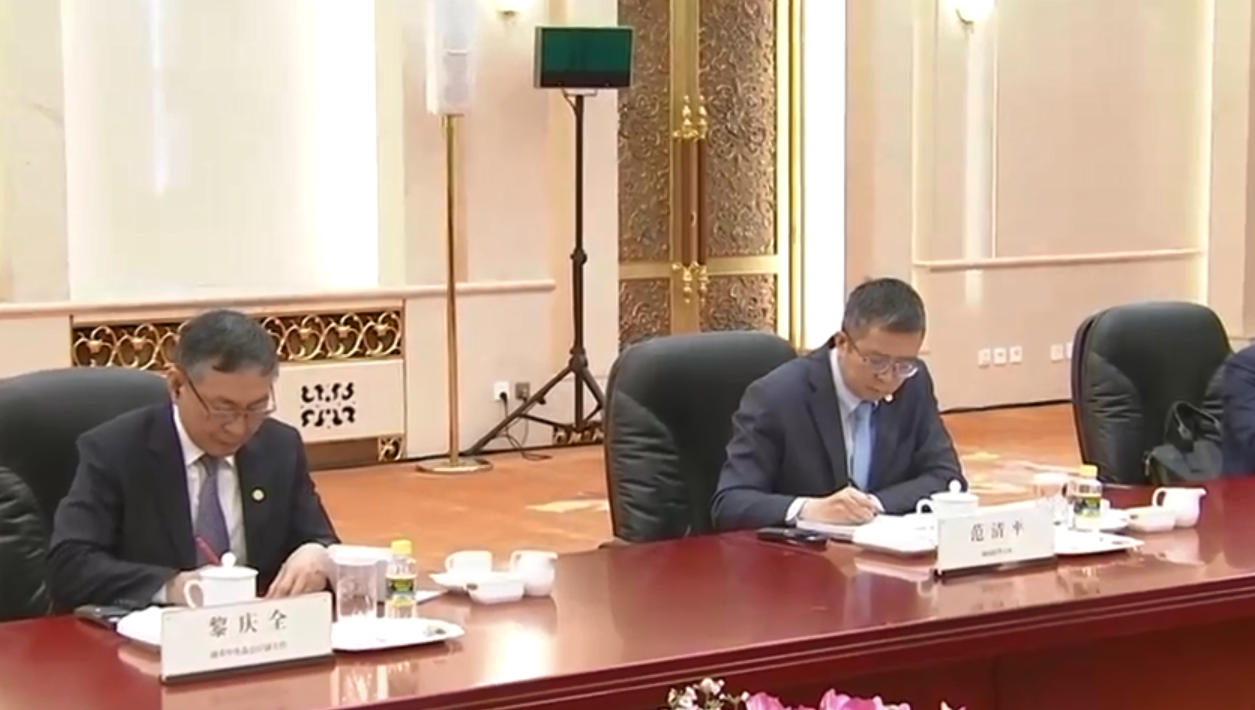 习近平会见越共中央总书记特使黎怀忠