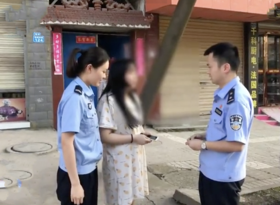 母亲藏起高考女儿身份证：舍不得孩子离家读书