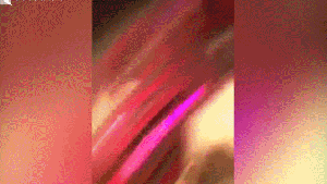 21岁女子开车和闺蜜玩自拍 录下死亡瞬间