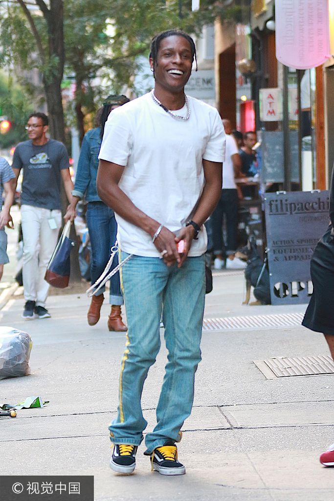肯豆男友asap rocky 现身美国纽约街头.