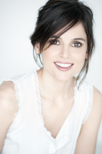 组图:"毒药博士"埃琳纳·安娜亚 摘下面具的她很美