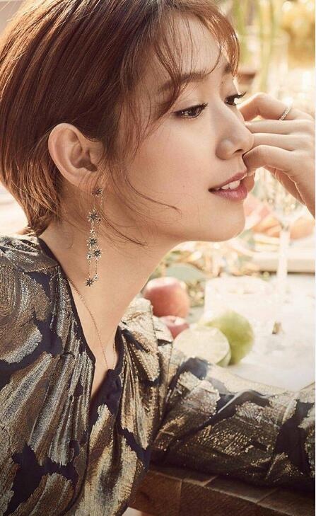 组图:朴信惠侧颜精致 戴首饰温婉知性女子力惊人