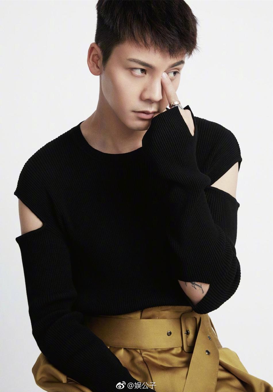 组图陈伟霆一组封面大片曝光眼神凛冽演绎冷都男