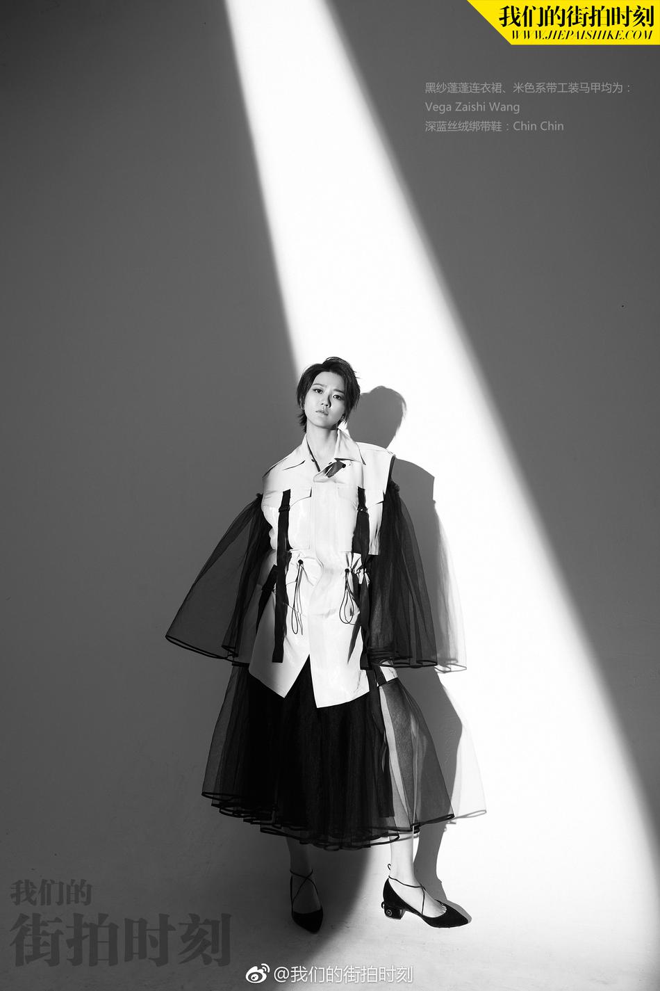 组图:蔡淳佳曝光黑白系写真 告别邻家女孩展成熟魅力