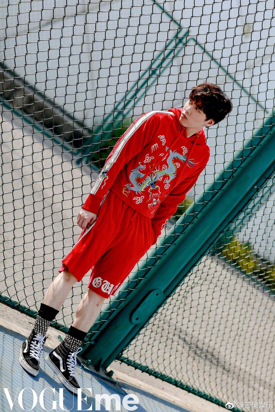 行走的荷尔蒙 李易峰篮球场大片照显帅气