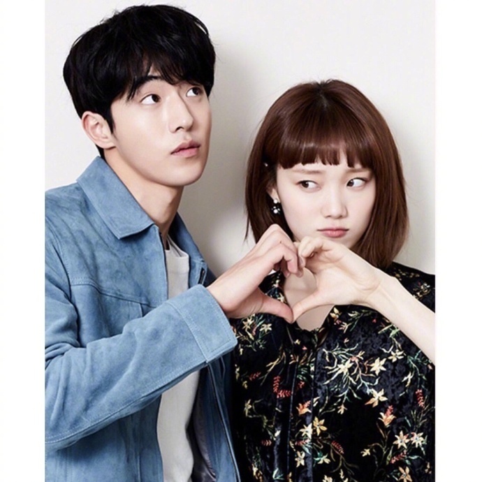 南柱赫李圣经公布恋情后甜蜜拍片 配一脸