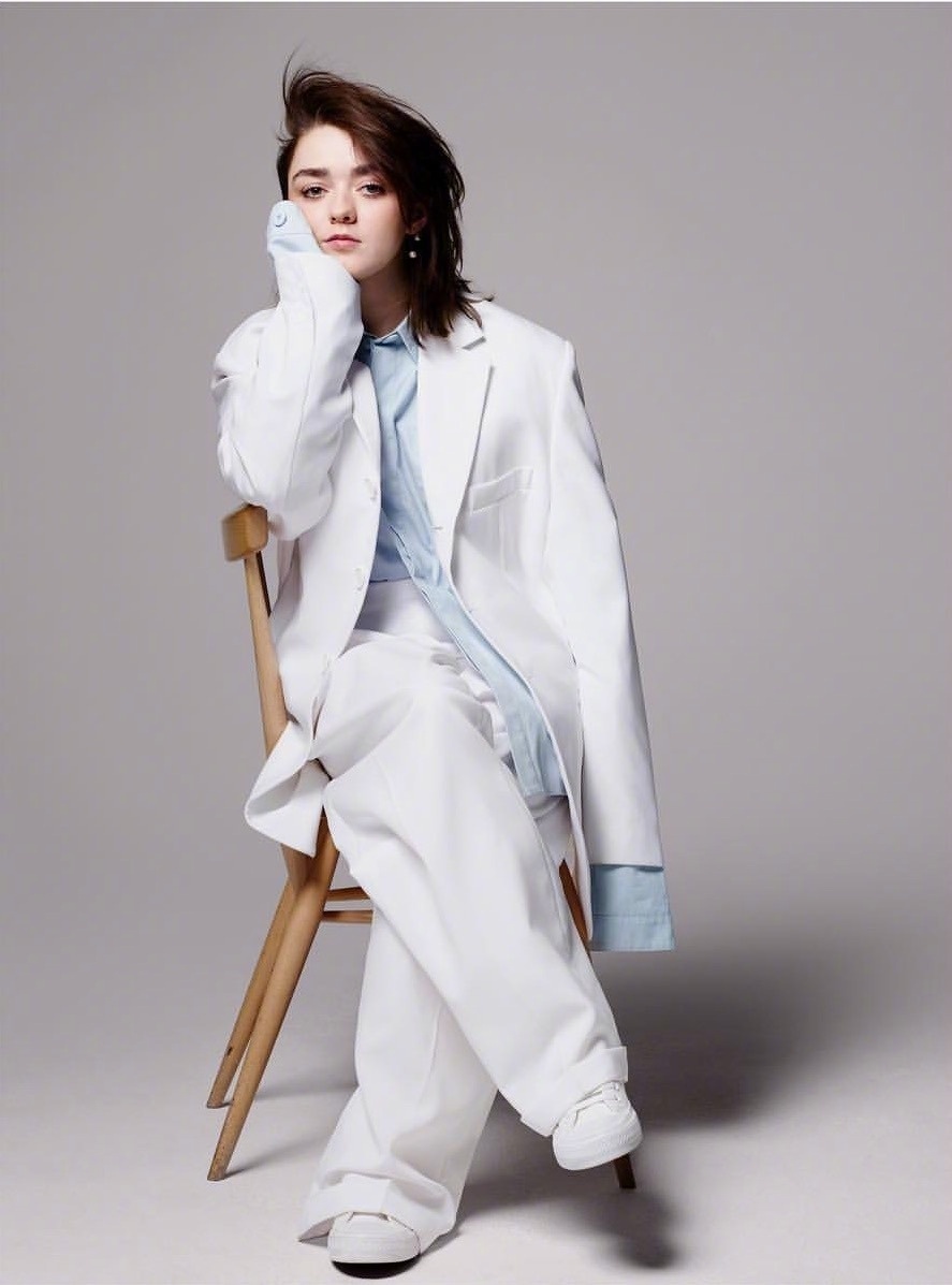 组图:《权力游戏》"二丫"麦茜最新黑白写真曝光