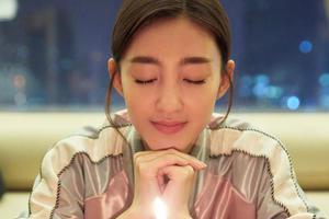 王丽坤庆生满屏少女气息 网友喊话林更新