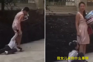 女老师拽学生头发拖行 谎称是自己女儿