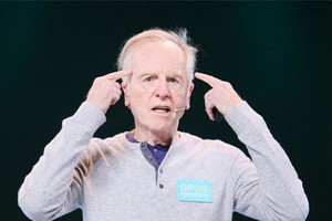 苹果前CEO怒怼库克：把苹果做成了奢侈品