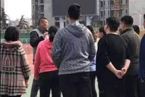 高校开减肥班，学生为上课狂增肥