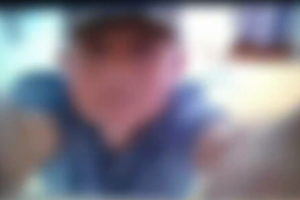 变态男潜入邻居家还装监控偷拍：喜欢看男主人