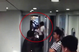 未成年女孩乘高铁被男子摸脸搭讪 拒绝后遭殴打辱骂