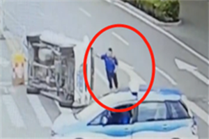 的哥救4人反被误认为肇事者 惨遭对方臭骂