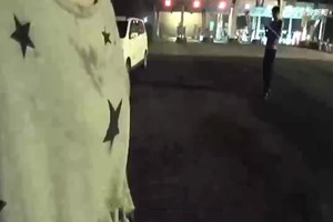 女子失恋醉驾被查 在交警面前脱鞋大跳鬼步舞