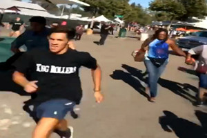 美国加州美食节突发枪击案 现场枪声不断