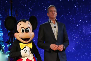 迪士尼继承人专访全程:迪士尼员工是假装开心