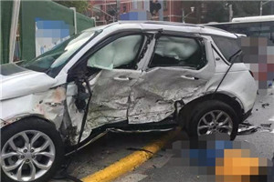 上海金沙江路发生重大交通事故 现场直击