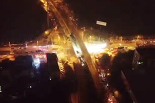 航拍无锡高架桥坍塌事故现场：3车被压