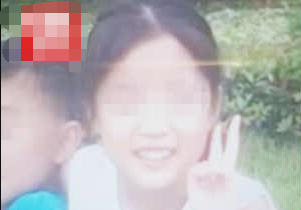 山东枣庄两女孩学短视频“易拉罐自制爆米花”