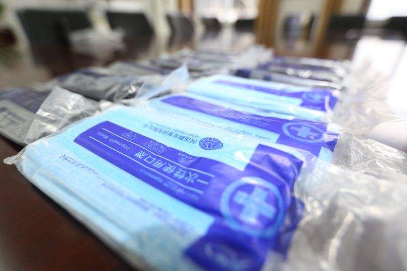 警方通报外籍男拒戴口罩骂人：行政处罚并限期出境