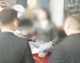 视频-奔驰销售回应处理慢：德国厂商回复久