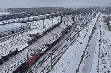 新疆阿拉山口：铁路口岸2025年货运量近1800万吨 创历史新高