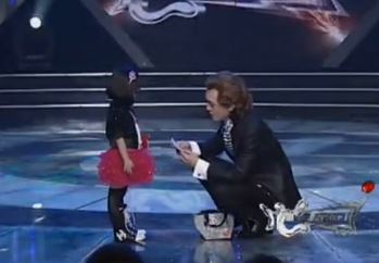 李咏生前主持《非常6+1》等片段合集