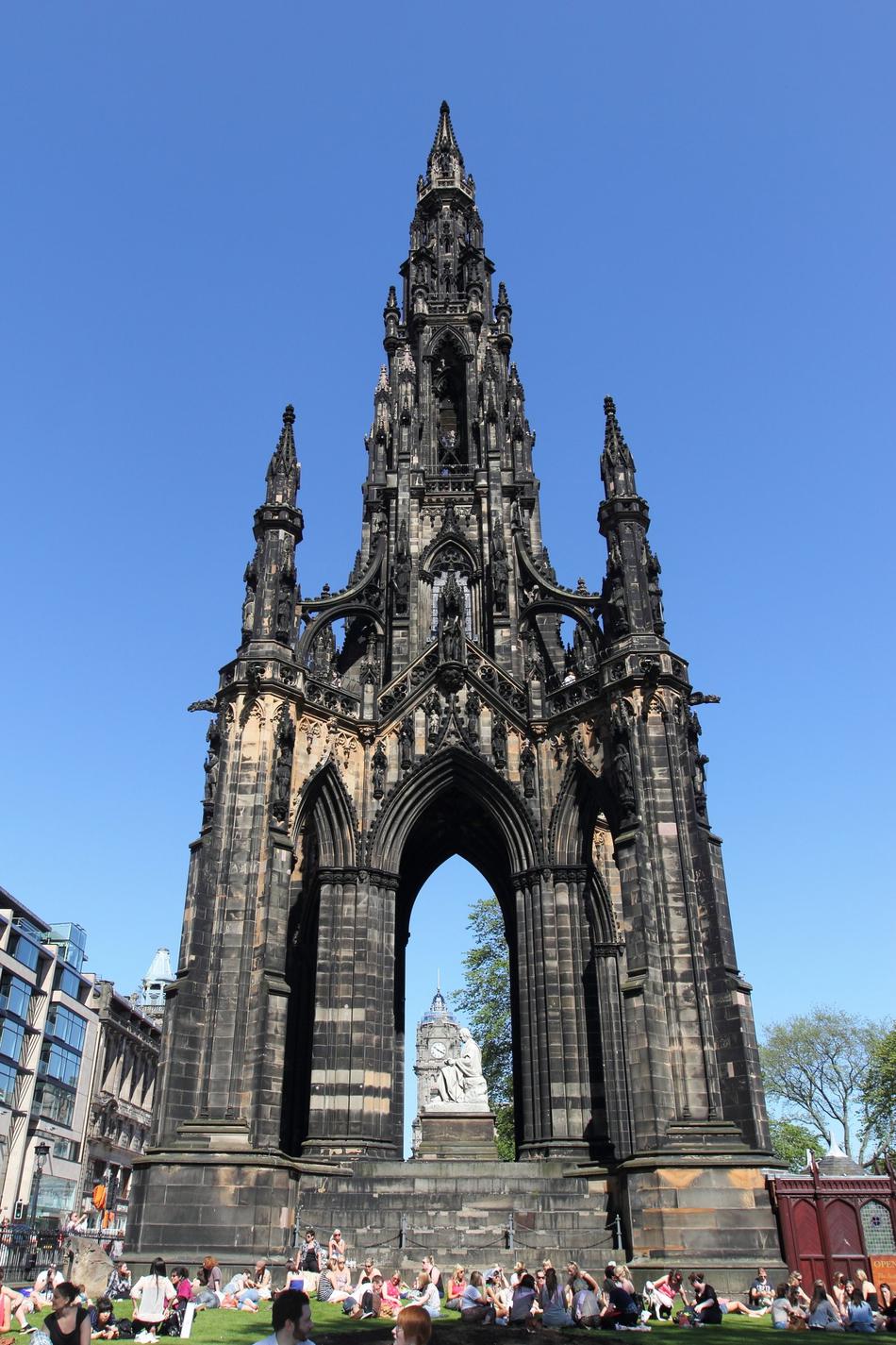 司各特纪念塔是一个维多利亚哥特式纪念塔