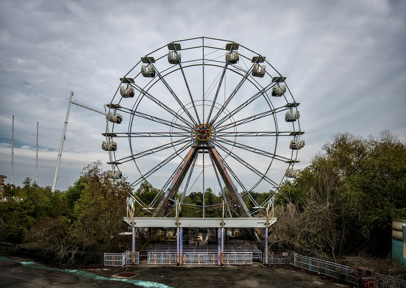 美废弃游乐场满地疮痍 曾遭飓风侵袭