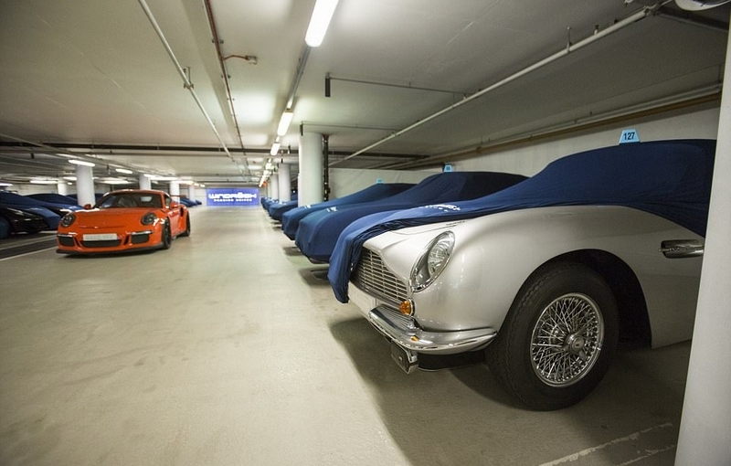 英秘密停车场曝光 豪华跑车眼花缭乱