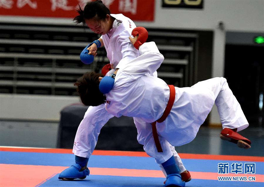 空手道——男子个人组手75公斤以上级比赛开赛
