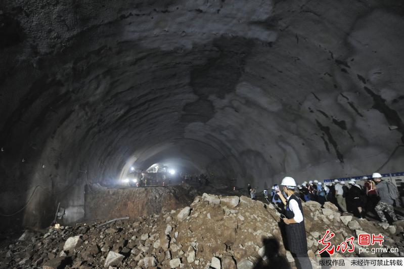 八达岭隧道掘进至5000米顺利穿越长城站