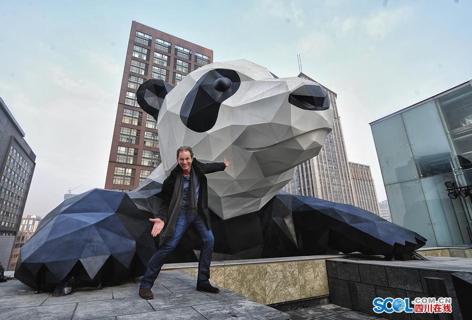 四川"翻墙熊猫"设计师劳伦斯逝世(组图)