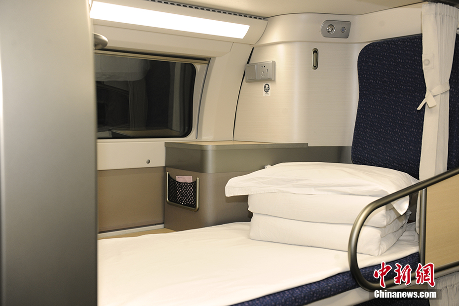 双层纵向卧铺动车 一铺一包间旅客点赞