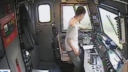 火车行驶中遭遇山洪，司机这动作救下全车800人