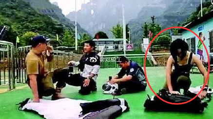 女大学生从直升机跳下失联 事发前画面曝光