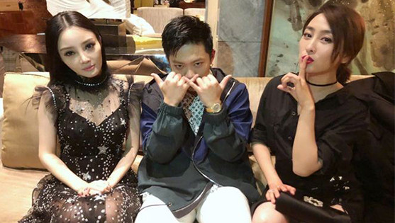 马苏回应PGone与李小璐事件 宁静表情亮了