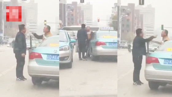 辽宁两男子街头起争执互吐口