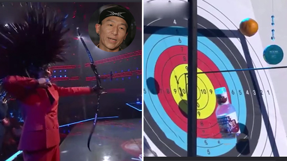 陈羽凡展示射箭才艺 专业程度可应聘教练