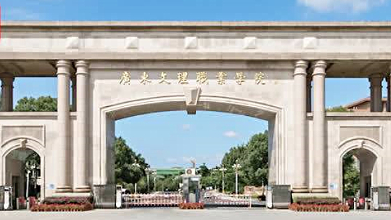 高校辅导员被曝贪污：以毕业证威胁学生