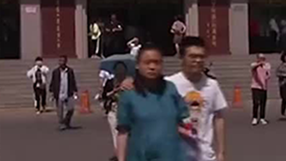 9年婚姻8年家暴!不满妻子要离婚 男子挥刀砍人