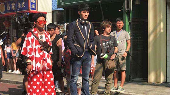 网友东京偶遇《唐探3》剧组 王宝强和服搞笑刘昊然西装帅气