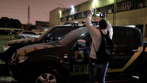 巴西劫匪持枪闯入机场仓库 抢走750公斤黄金