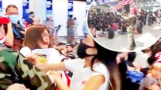 香港机场一女子拔示威者手中美国旗:早就看不惯了