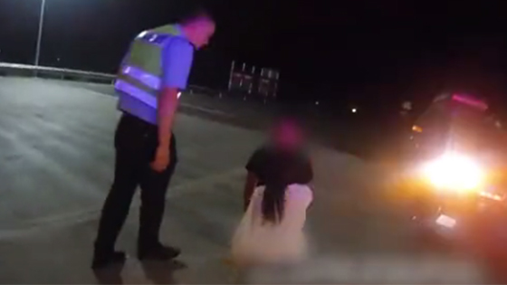 遭女友掌掴后将其打出血 得知怀孕后下跪