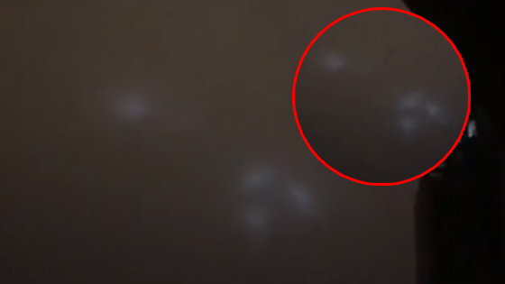 郑州天空现多个神秘发光飞行物 无规律运动数分钟消失