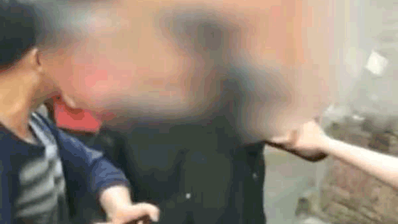 怀疑老公出轨棋牌室老板娘 彪悍妻子上门刺伤“情敌”